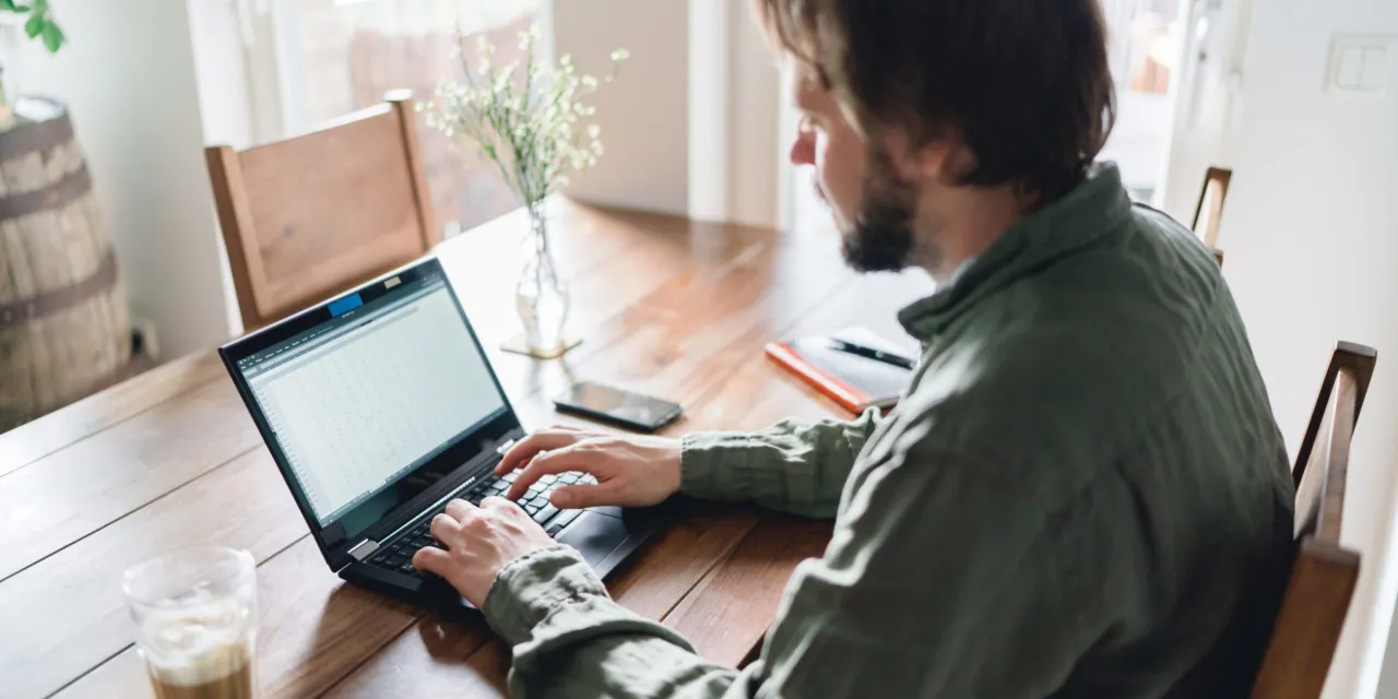 Ciberseguridad: por qué no estamos seguros en línea 3 Moncloa Ataques de ingeniería social: los ciberdelincuentes pueden engañar a los usuarios para revelar información confidencial