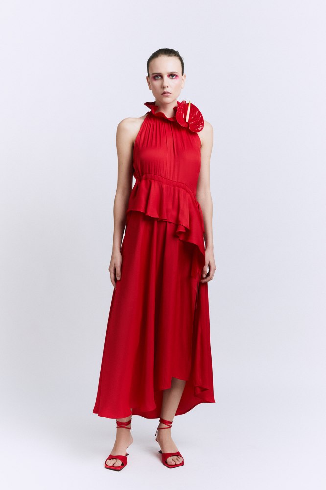 vestido con detalle de flor
