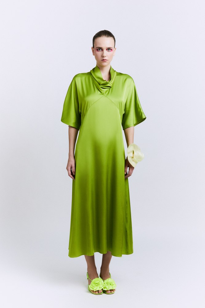 vestido cuello drapeado