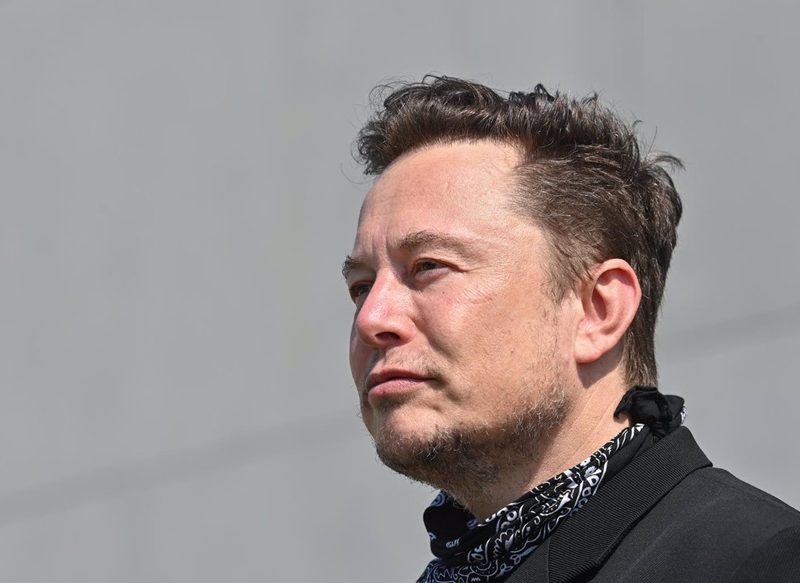 LA RELACIÓN DE ELON MUSK CON LA CRIPTOMONEDA