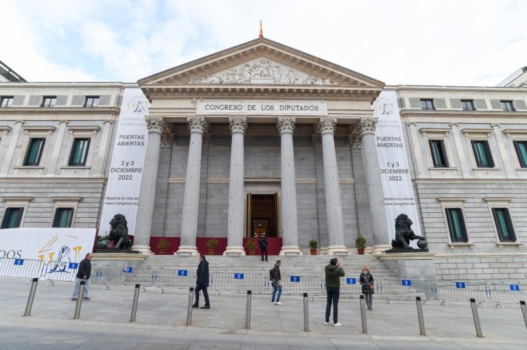 La subcomisión del velo integral que el Congreso acaba de aprobar: por qué Sumar y Podemos votaron en contra