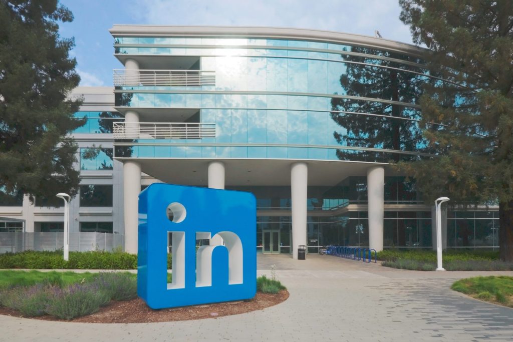 Las profesiones que más demandan empleo en España: Así va el 2024 2 Moncloa LinkedIn Headquarters Sunnyvale Moncloa