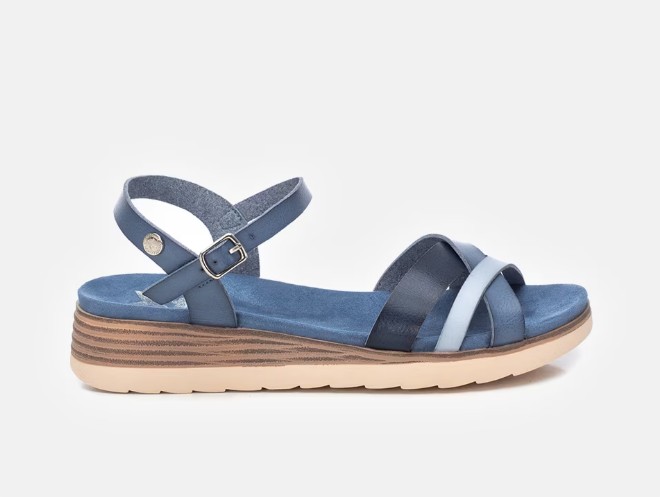 Estas sandalias planas de El Corte Inglés cuestan menos de 40 euros y son ideales 4 Moncloa Sandalias planas de mujer color azul con cierre de hebilla