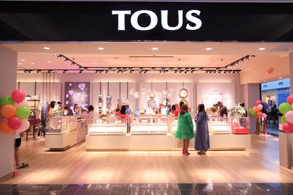 Descubre el irresistible bolso capazo mediano de Tous: ¡El imprescindible de la primavera, líder en ventas! 3 Moncloa tous