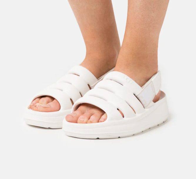 sandalias blancas