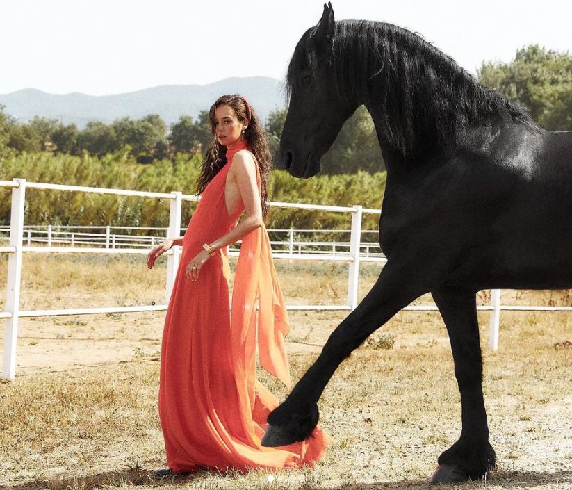 victoria federica sorprende con su look