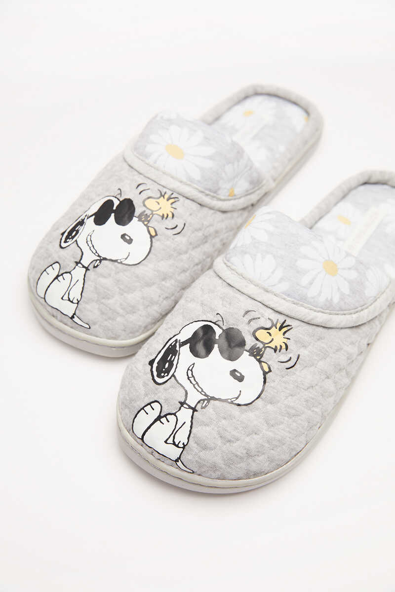 zapatillas grises