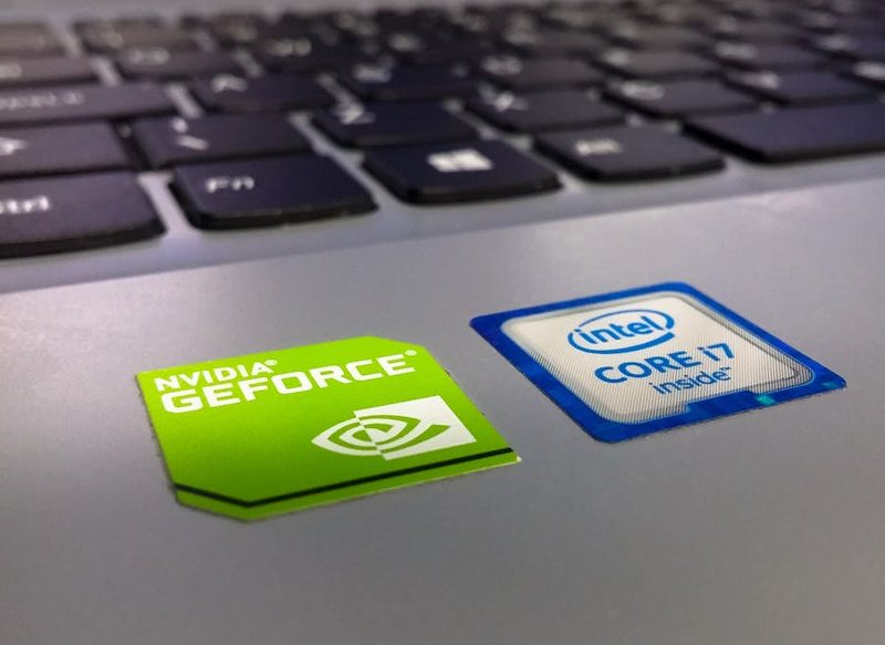 INTEL BUSCA COLOCARSE AL FRENTE DEL NEGOCIO DE LOS CHIPS