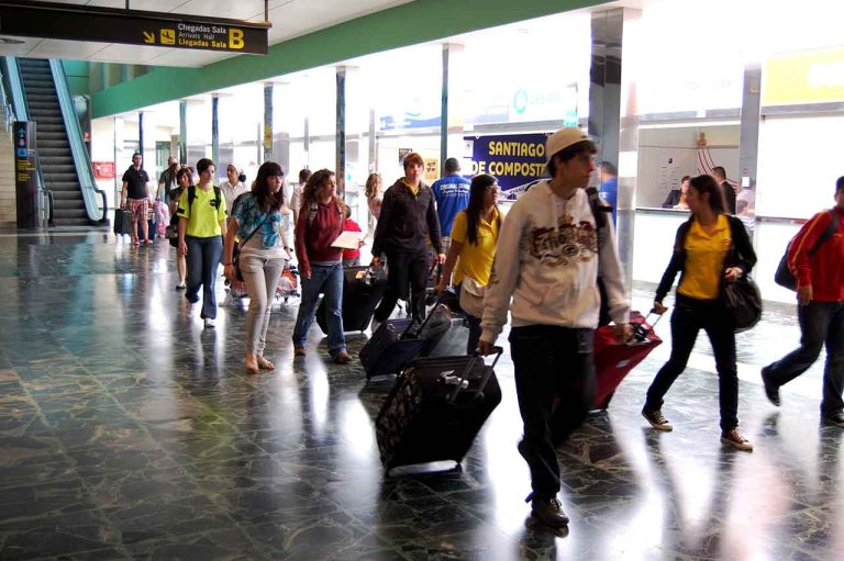 El Tribunal Supremo anula varios preceptos del nuevo Reglamento de Extranjería y avala su estructura general