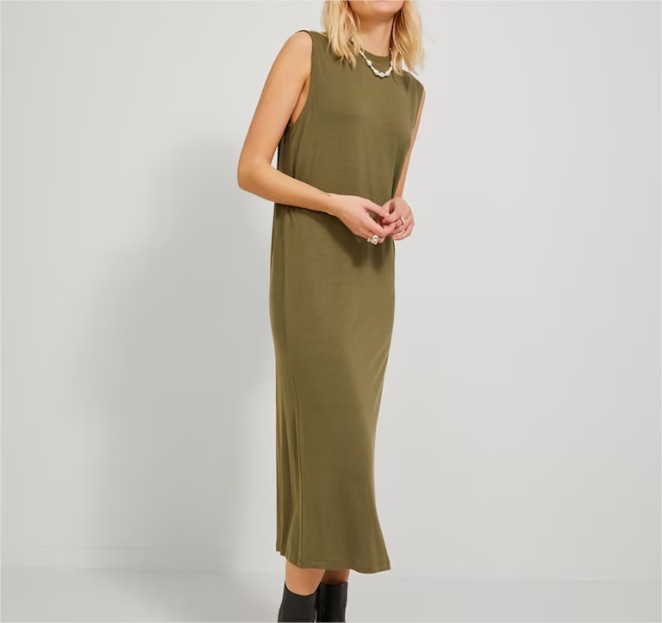 El Corte Inglés: el vestido perfecto para lucir con botas o sandalias este verano solo cuesta 29,99 euros y está en tres colores 1 Moncloa Vestido largo de manga sisa el corte ingles