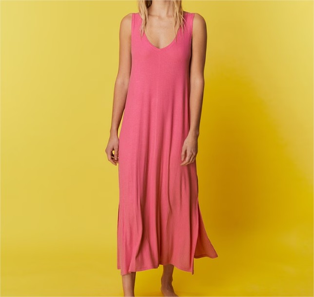 El Corte Inglés: el vestido perfecto para lucir con botas o sandalias este verano solo cuesta 29,99 euros y está en tres colores 2 Moncloa Vestido midi canalé el corte ingles