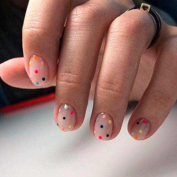 manicura puntos colores