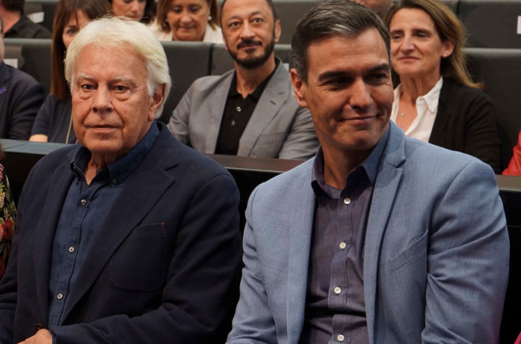 Pedro Sánchez adelanta el congreso del PSOE para finalizar «la gran purga» 2 Moncloa Felipe González y Pedro Sánchez, enfrentados por la deriva del PSOE y la amnistía