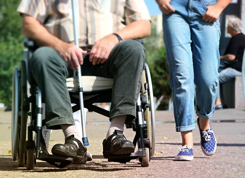 PROMETE CURAR LA PARÁLISIS Y LA CEGUERA