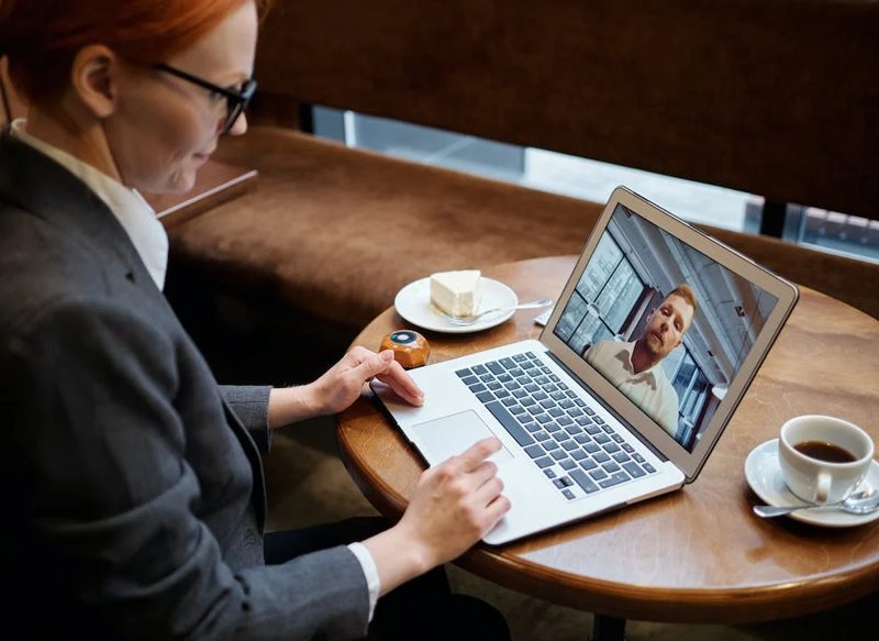 GOOGLE MEET SE BENEFICIA DE DUET AI