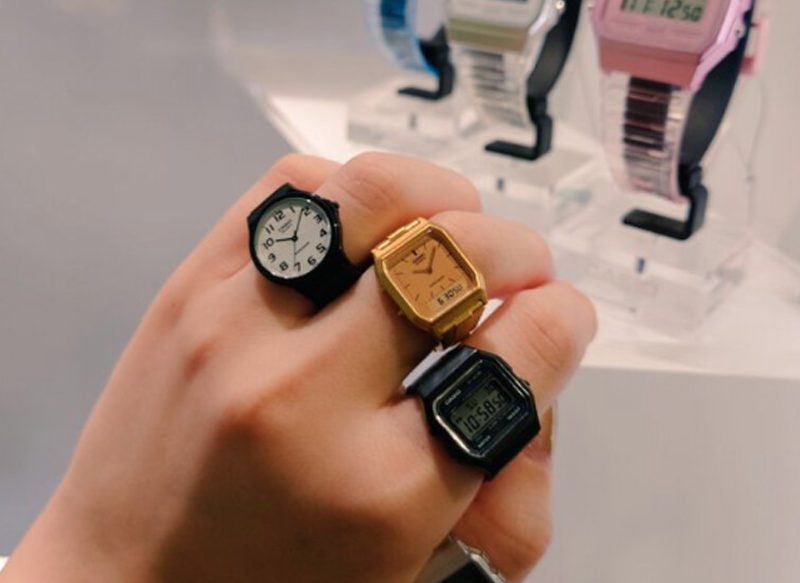 CASIO LANZA UNOS MINI-RELOJES QUE SE LLEVAN COMO UN ANILLO