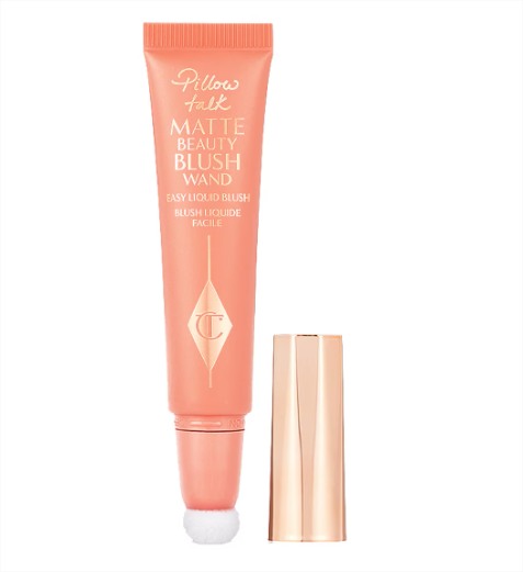 Los productos esenciales que no pueden faltar en tu neceser de maquillaje los tiene El Corte Inglés 6 Moncloa Colorete líquido Pillow Talk Matte Beauty Blush Wand - Charlotte Tilbury