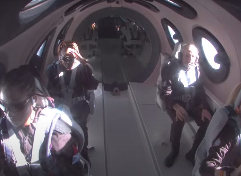 LA TRIPULACIÓN DE LA MISIÓN GALACTIC 02