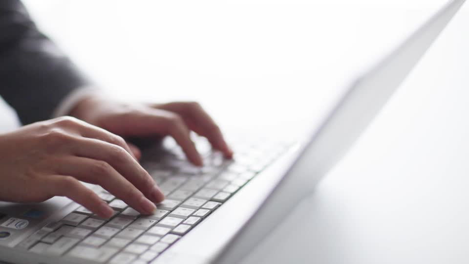 ¡Carrefour saca chispas en la web ofreciendo este eBook premium a un precio inferior al kindle! 1 Moncloa notebook escr 3 Moncloa