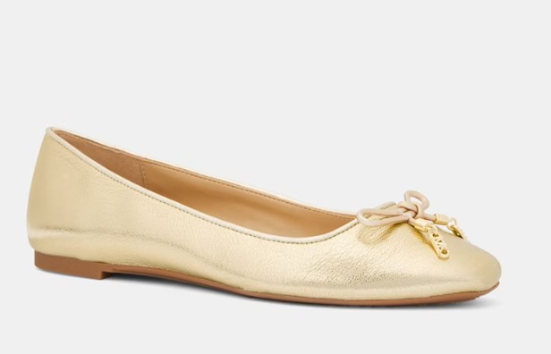 Mocasines y bailarinas:10 zapatos planos y elegantes de El Corte Inglés a precios increíbles 1 Moncloa Bailarinas Nori de mujer en piel con detalle de lazo frontal y apliques dorados