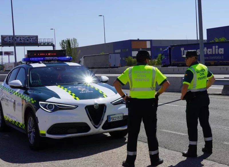 LLEVA LOS ELEMENTOS MÁS PESADOS PEGADOS AL SUELO