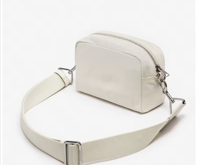 Bimba y Lola: bolsos con rebaja que arrasan en El Corte Ingles 3 Moncloa Bolso Bandolera S de Nylon en Blanco