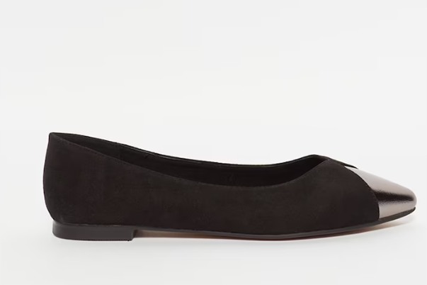 Mocasines y bailarinas:10 zapatos planos y elegantes de El Corte Inglés a precios increíbles 3 Moncloa Bailarina puntera metalizada