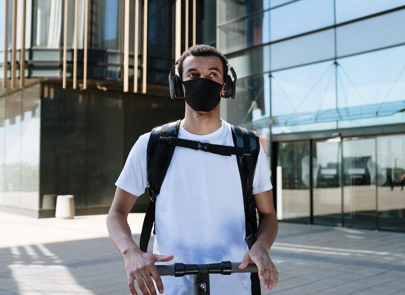 LA DGT PROHÍBE DISPOSITIVOS QUE DISMINUYAN LA ATENCIÓN