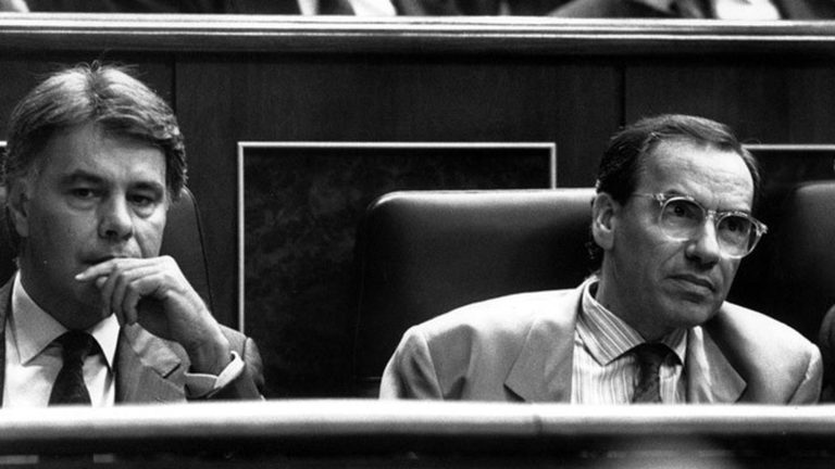 Alfonso Guerra cuestiona al PSOE de Sánchez: hoy no votaría a favor de la Constitución