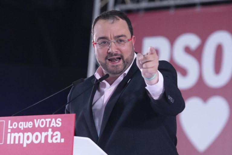 Barones del PSOE marcan distancias con Zapatero mientras Ferraz aparenta normalidad