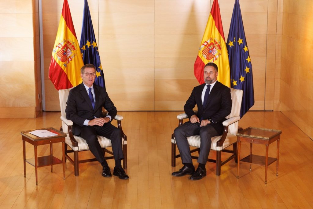 Abascal no quiere las «prebendas« de Sánchez y procura mantener la gobernabilidad en las regiones del PP 