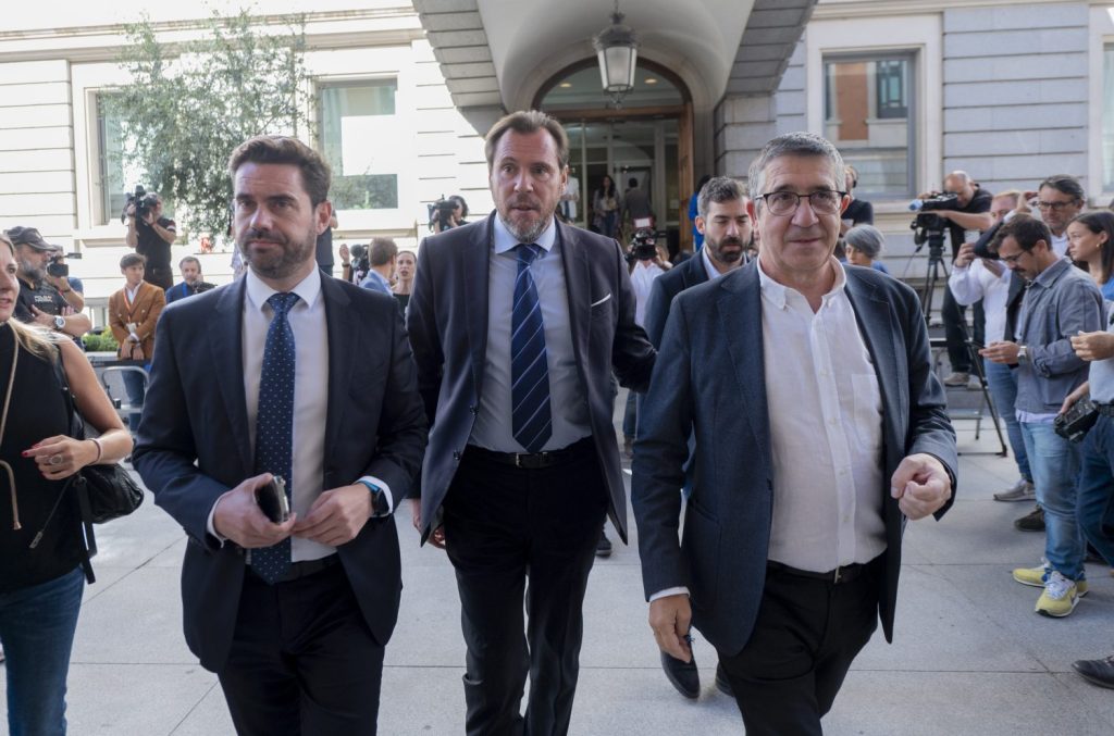 Óscar Puente arremetió contra Feijóo por utilizar las instituciones