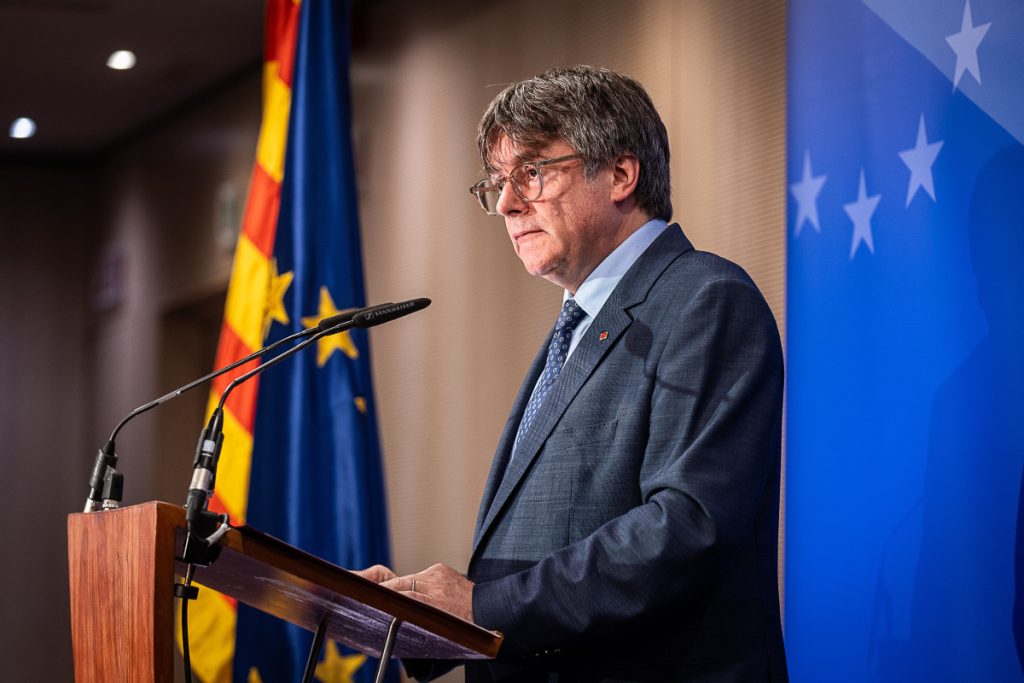 Junts amenaza la amnistía a Puigdemont y deja al PSOE ante otra humillación 2 Moncloa Carles Puigdemont pone a Pedro Sánchez y al PSOE contra las cuerdas
