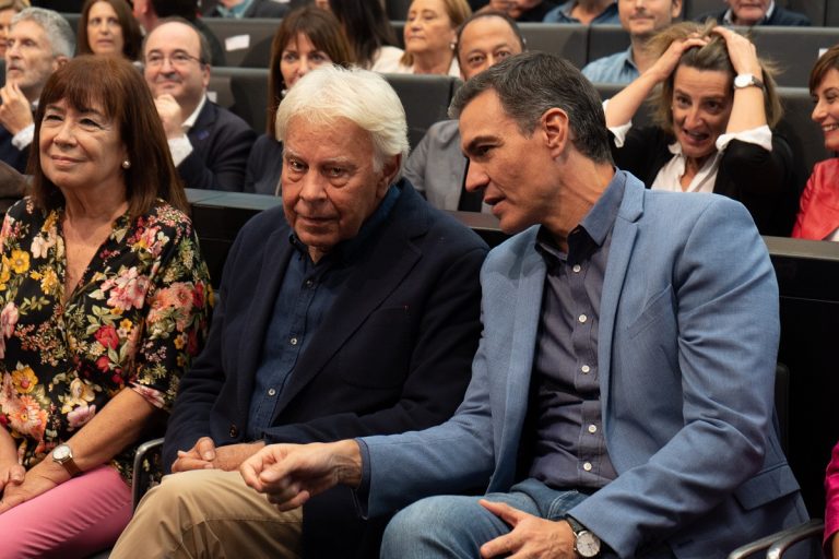 Los ex presidentes González, Aznar, Zapatero y Rajoy, invitados al acto con el Papa en el Congreso el 8 de junio