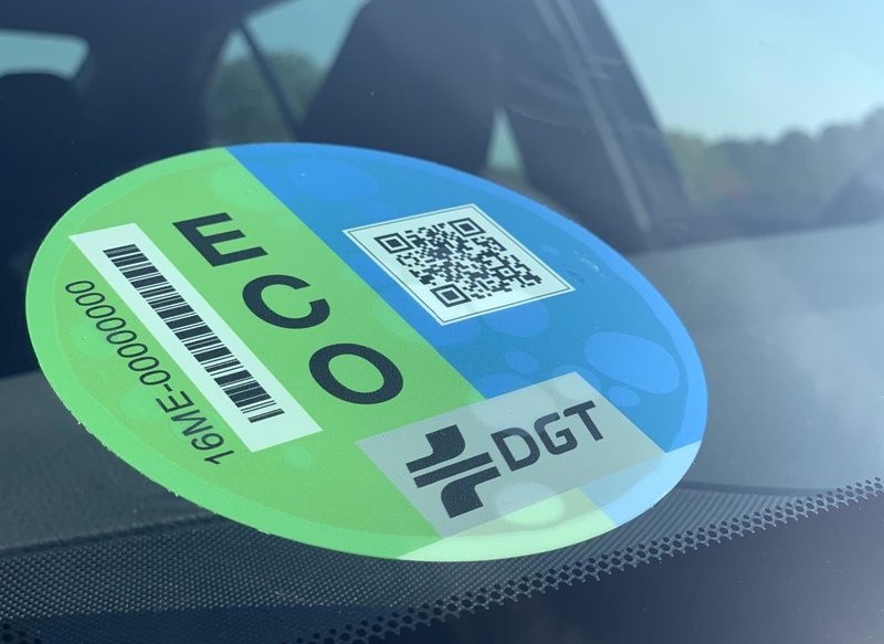 LAS ETIQUETAS DE LA DGT NO PREMIAN A LOS QUE MENOS CONTAMINAN