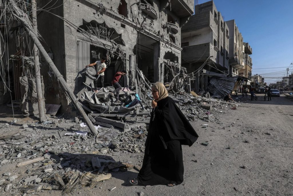 EuropaPress 5500728 12 october 2023 palestinian territories rafah palestinians inspect Moncloa