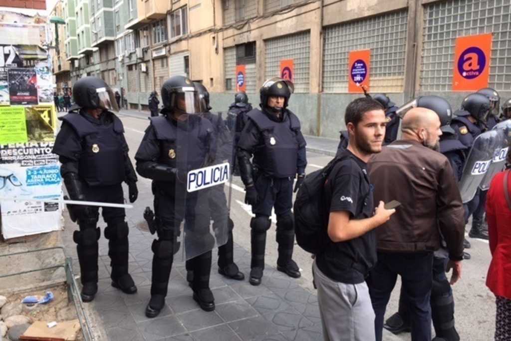 La amnistía pone fin al 'vía crucis' de 46 policías nacionales, pero faltan 23 1 Moncloa Los policías nacionales piden su absolución en las causas del 1-O por el pago de la amnistía