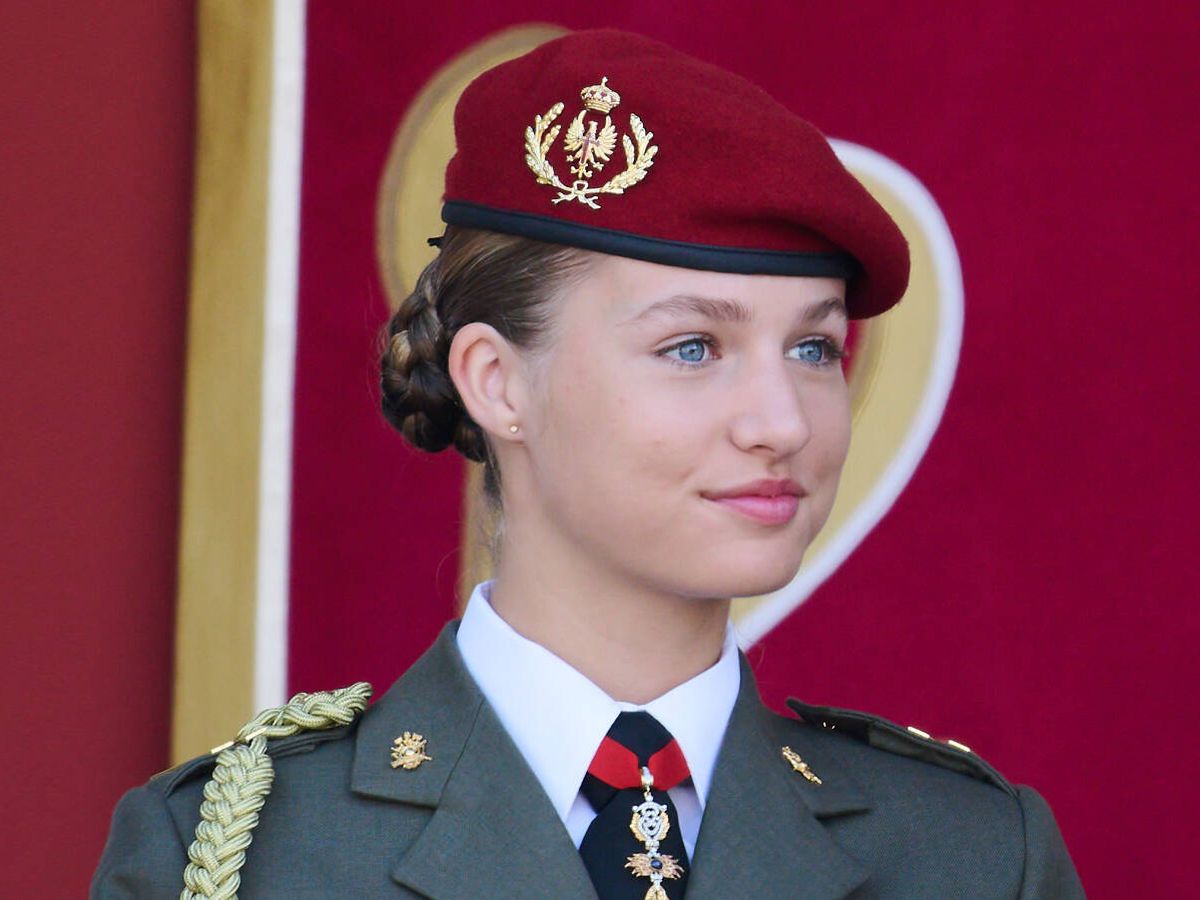 La cuestión de la monarquía y su relación con la constitución ha sido un tema de gran relevancia en España a lo largo de su historia moderna con la jura como eje clave.