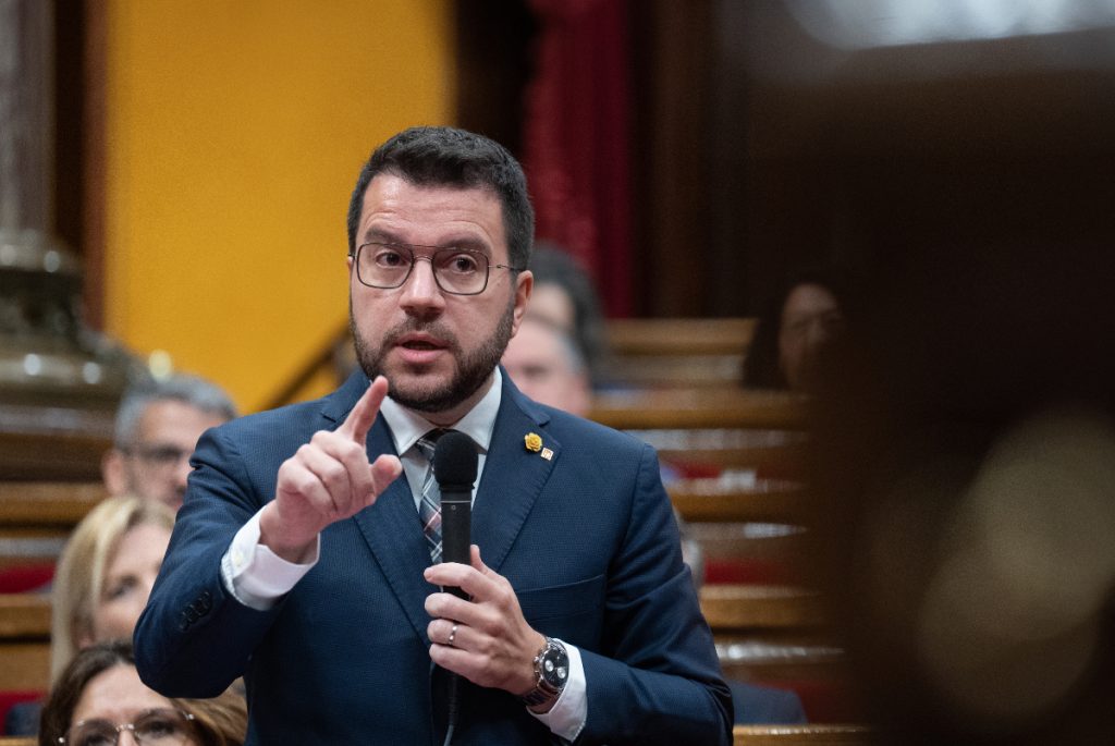 La soberbia puede a un Pere Aragonès vencido por Junts 1 Moncloa Pere Aragonès, presidente de la Generalitat, busca el sitio de ERC