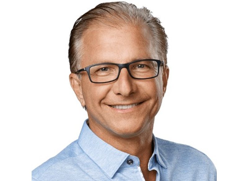 GREG JOSWIAK PODRÍA REEMPLAZAR A TIM COOK