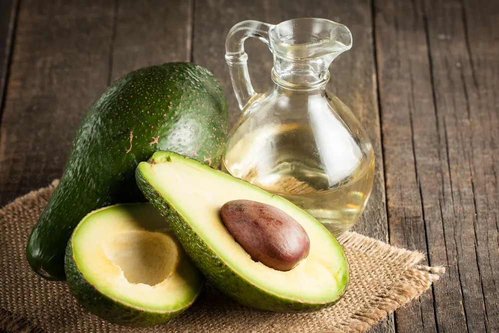 ¡Ahorra mucho dinero! Estos son los aceites más sanos que el de oliva para cocinar 3 Moncloa Aceite de aguacate