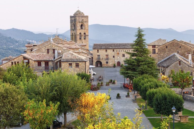 A solo 2 horas de Zaragoza, este pueblo es el refugio perfecto para cerrar el invierno