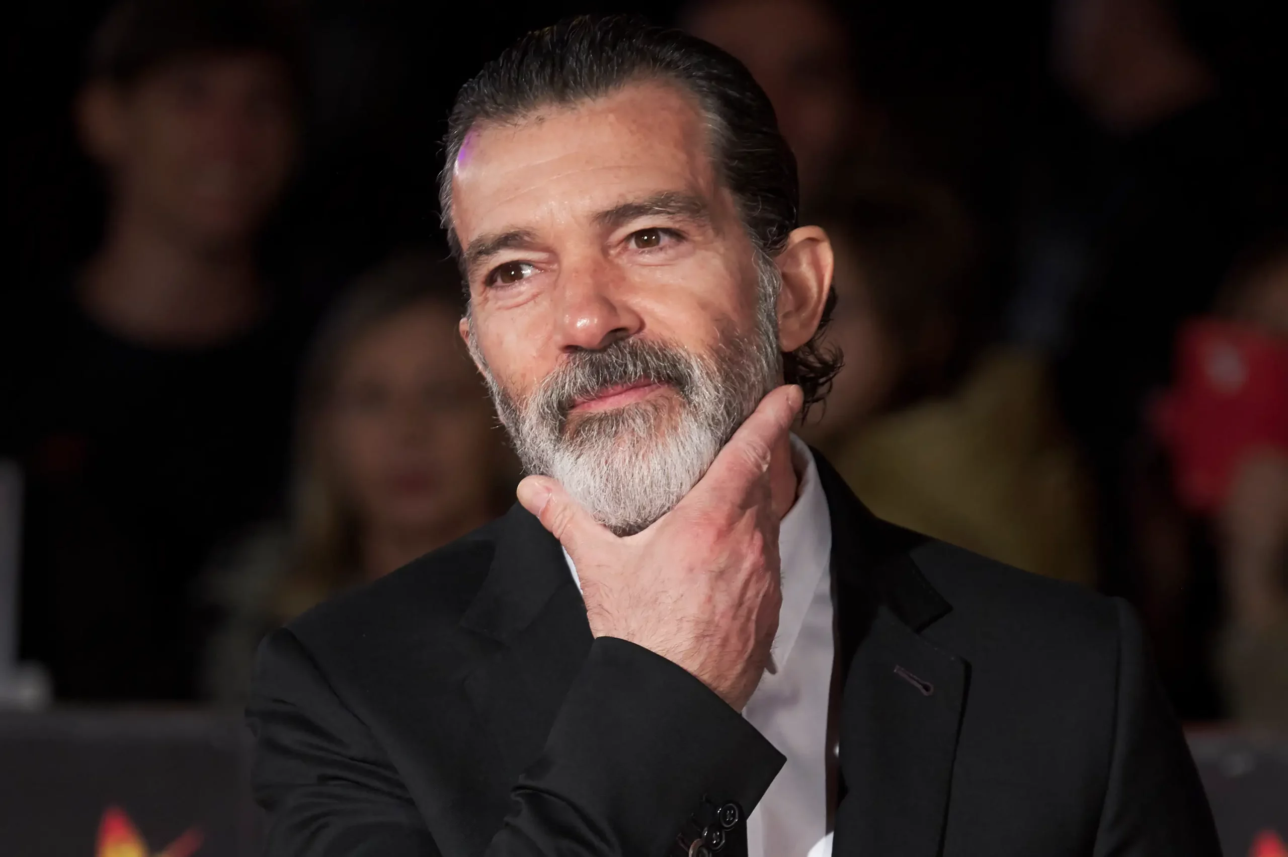 Antonio Banderas: la historia de resiliencia detrás de su exitosa carrera internacional 2 Moncloa Su actuación humanitaria