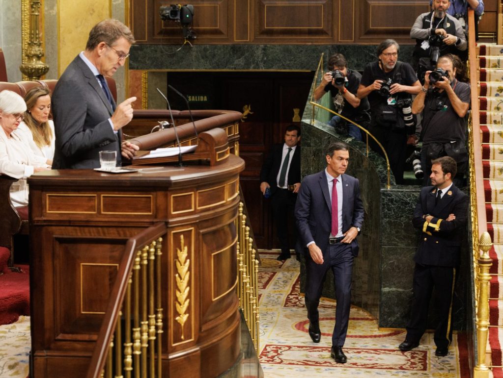 Feijóo acusó al PNV de «cambiar el tractor por la hoz y el martillo»