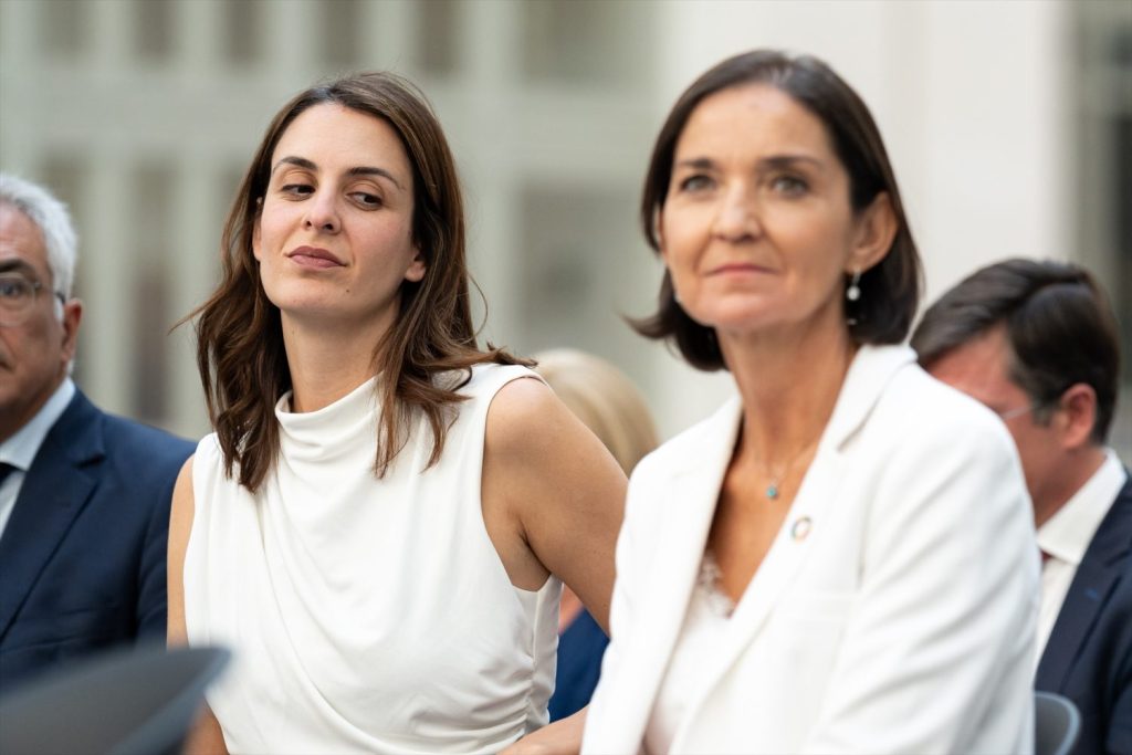 Almeida ha preguntado a Reyes Maroto y Rita Maestre si se alegran de ser Ciudad Arbórea.