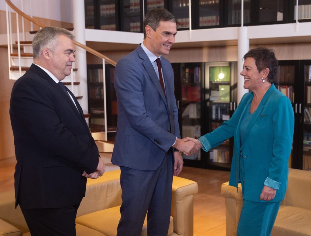 El PNV y PSOE azuzan el miedo a Bildu tras legitimar a Otegi: «La fuga de votos es un hecho» 2 Moncloa El PP carga contra el PSOE y exige transparencia por el pacto con Bildu | Foto: Eduardo Parra / Europa Press