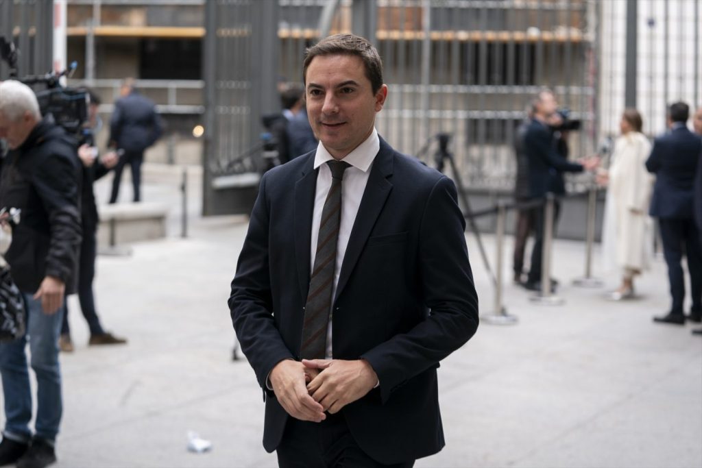 La batalla del relato de Ayuso y Lobato: del «devolveremos golpe a golpe» al «escuchar y entender» | Foto: A. Pérez Meca / Europa Press