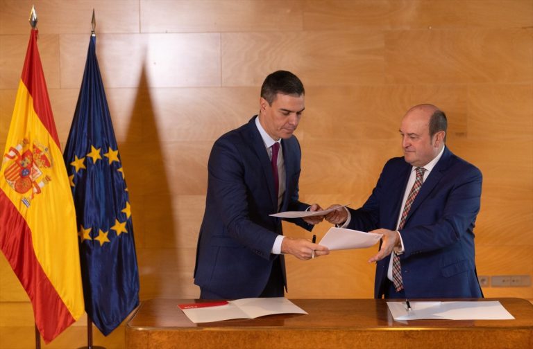 El mercadeo de La Moncloa con los 3 inmuebles al PNV desata la guerra total de Vox