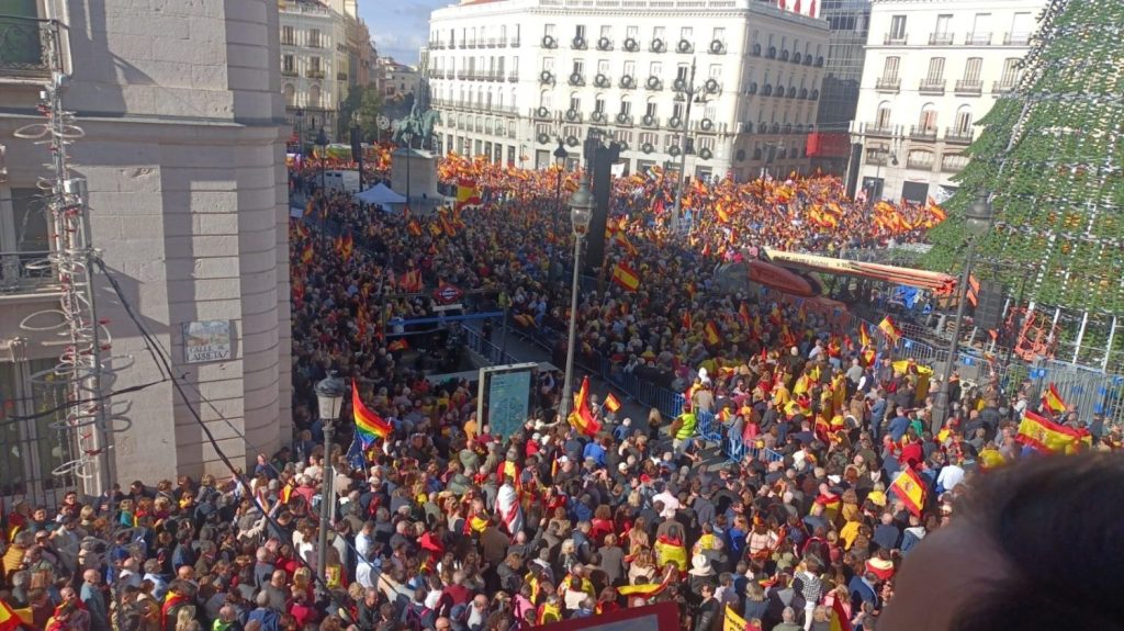 Miles de personas claman contra la amnistía en Madrid en el acto convocado por el PP 3 Moncloa EuropaPress 5571047 puerta sol manifestacion pp 12 noviembre 2023 Moncloa