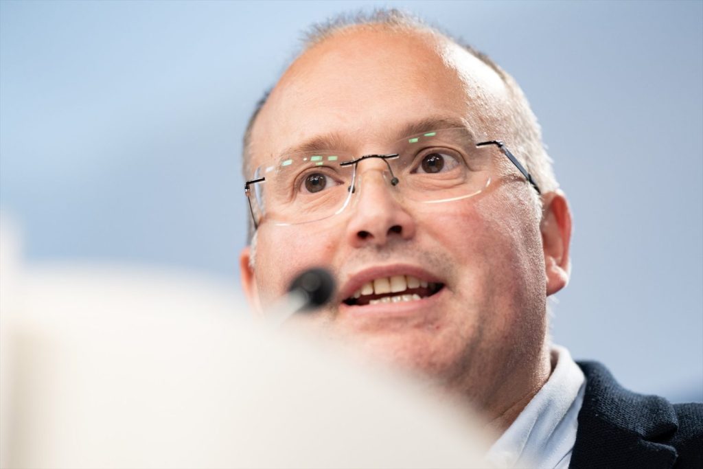 El responsable de Organización del PP, Miguel Tellado, ha pedido a Sánchez »devolverle la palabra al pueblo y que este decida»